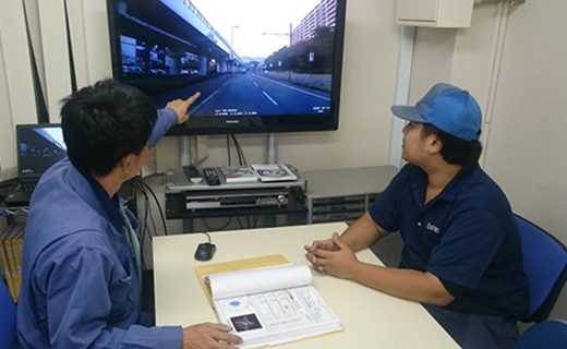 個別運転指導を日々行っています。